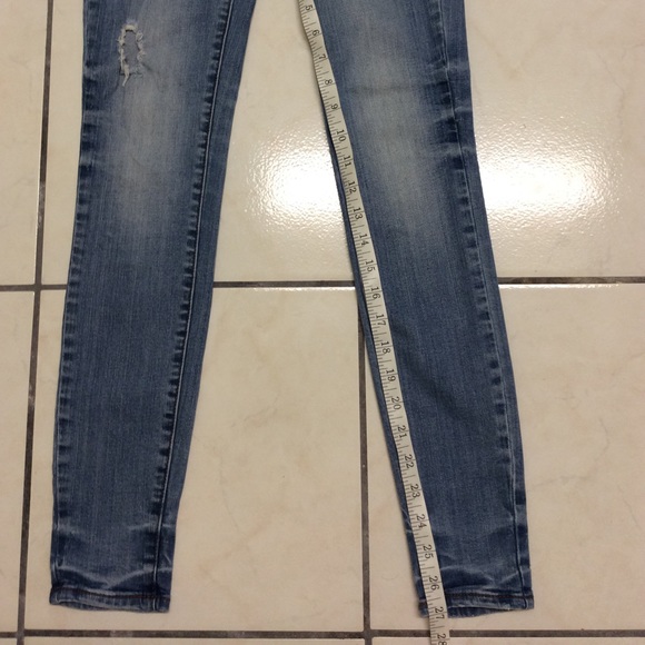 Refuge Women’s Distressed High Waisted Jeans Sz 2 - Picture 4 of 6